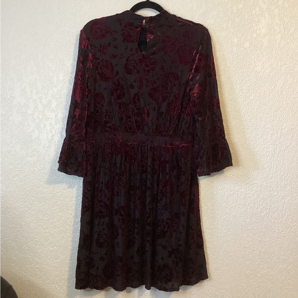 29. ModCloth Mocked Neck Velvet Floral Mini Dress Size L - Picture 4 of 8